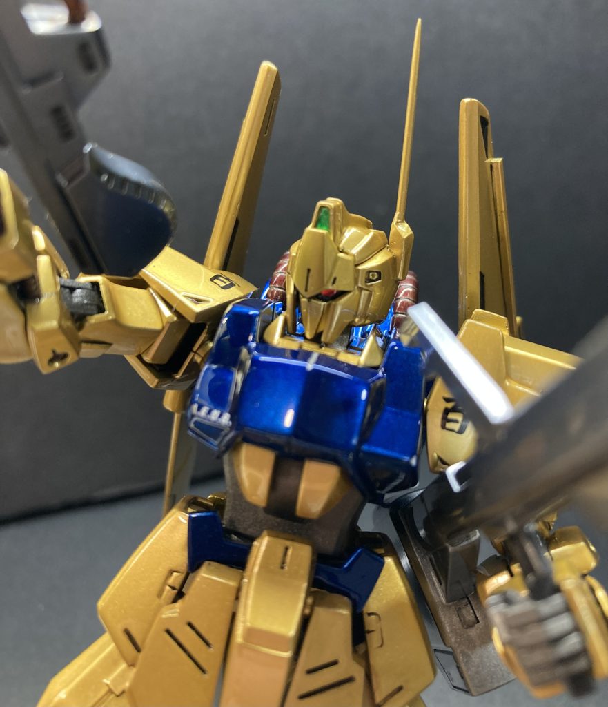 墨入れはタミヤの墨入れ塗料ディープブラウン、水転写デカール部は神ヤスの高番手セットでクリアを吹く度に泣きそうになりながら必死で磨き込みしました(笑)