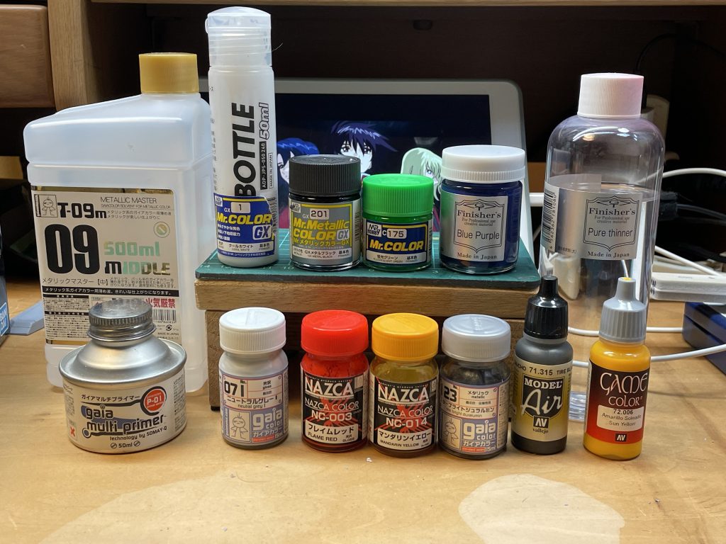 使用塗料などメインの白はクールホワイトメインの青はブルーパープルその他…色分け塗り分けに苦手意識ありがんばろう