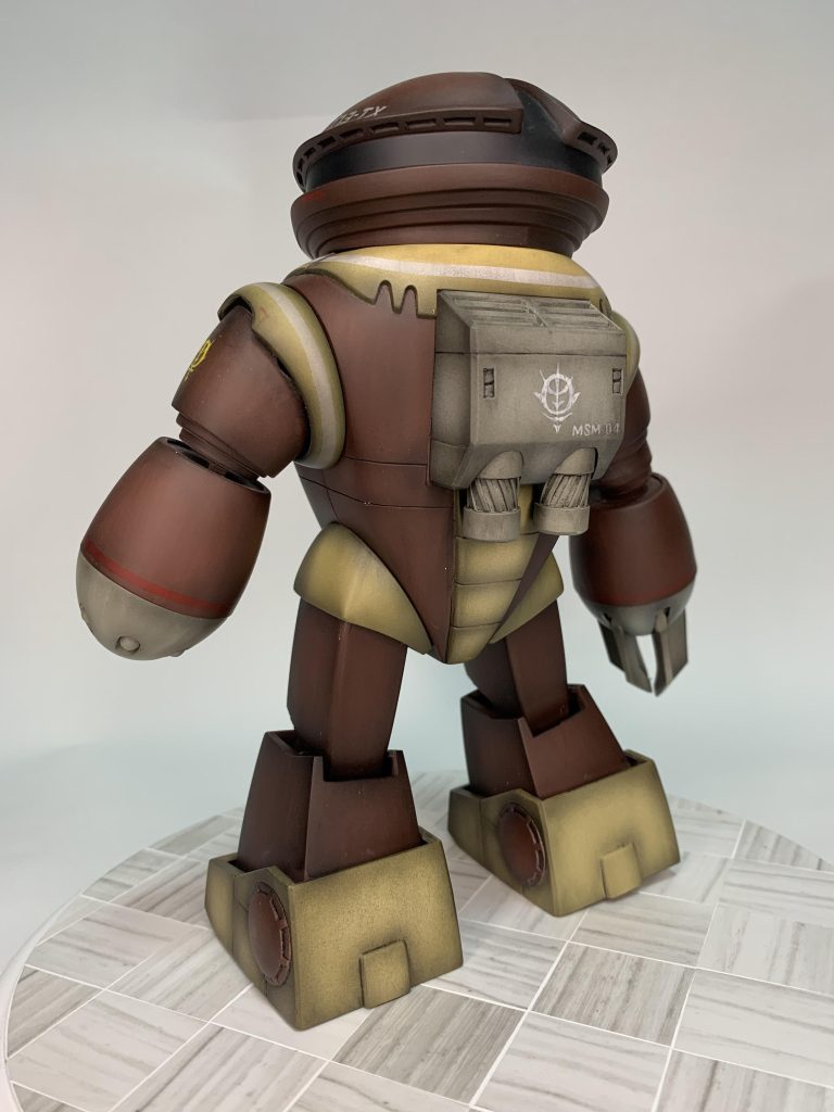 アッガイ後ろバックパックはちょっと改造しています。