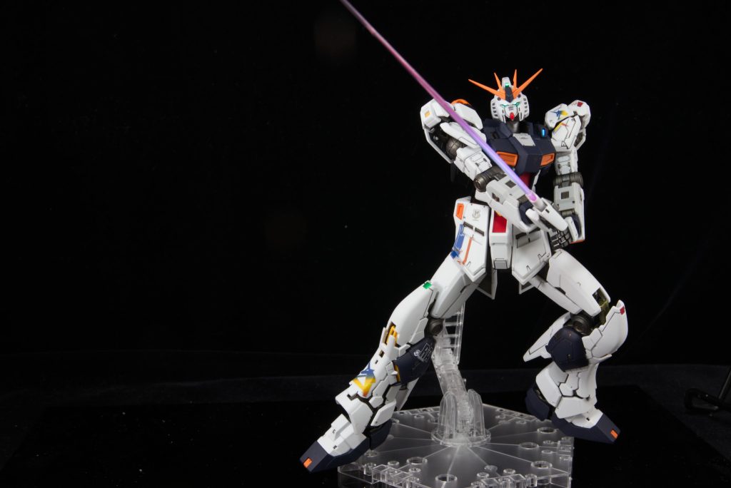 逆シャアの後退りのサーベルのイメージです。(あれめちゃくちゃ好き)