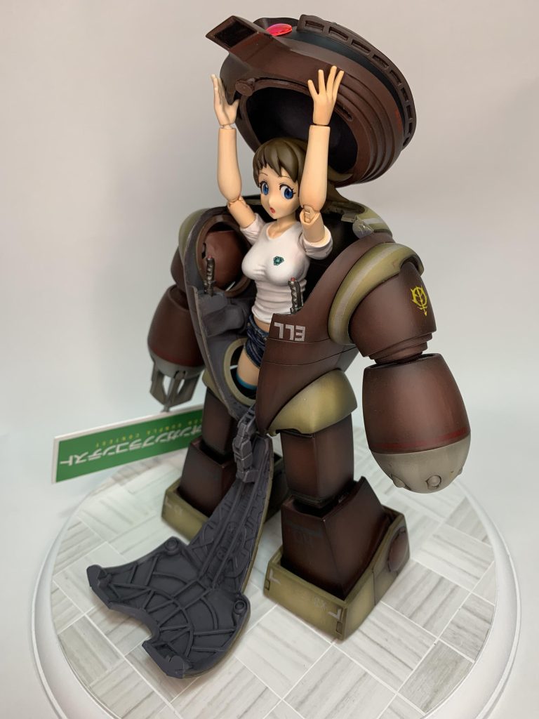 MGアッガイのギミックを参考に、パーツ前面が開くようになっています。ネオジム磁石とビルダーズパーツのアームを使用