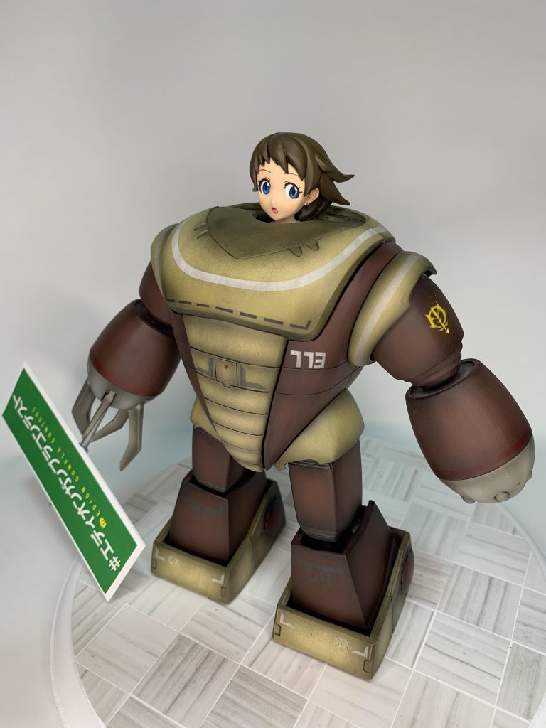 実際に着ぐるみアッガイになってるので座りポージング以外も可能です。