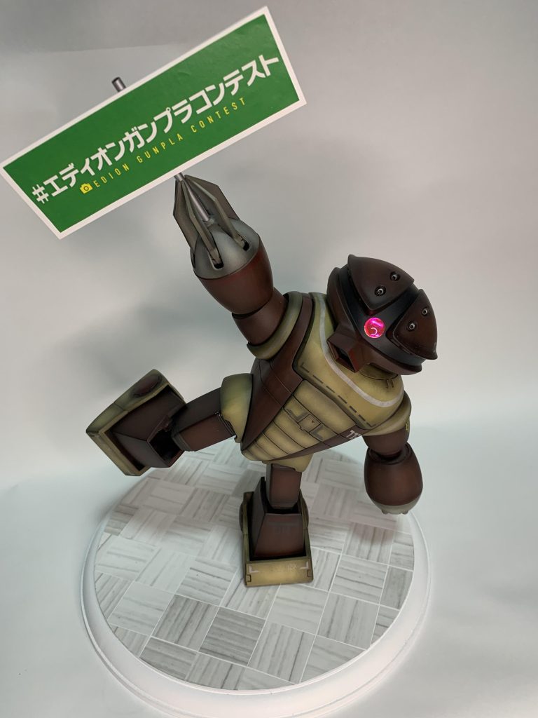 旧キット1/100ですが、着ぐるみ化の影響で足の可動域がアップしています。