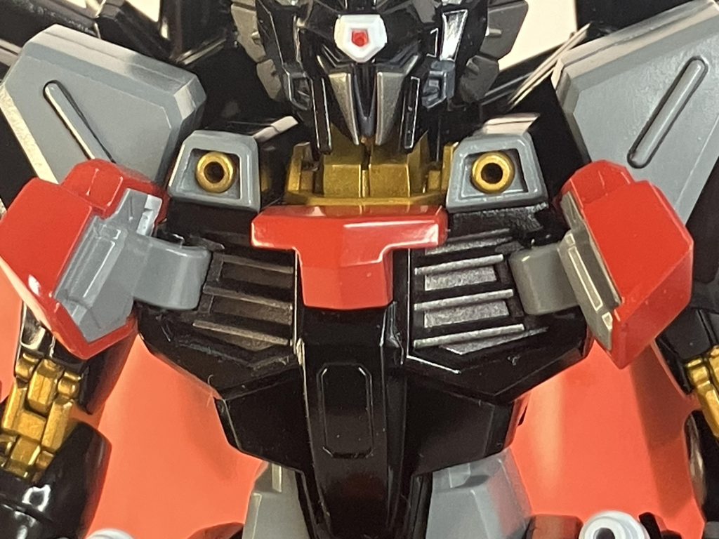 胸部発射口はシルバーで塗分けました