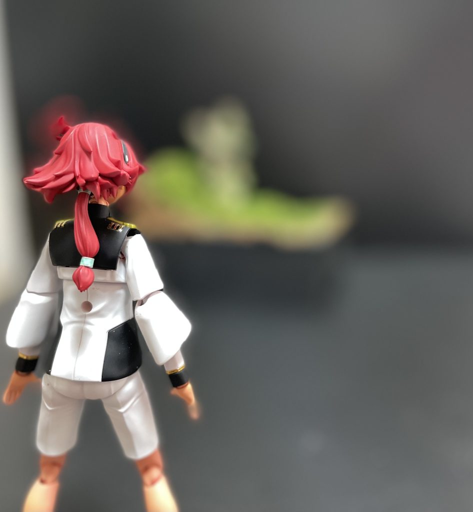 スレッタを添えて笑