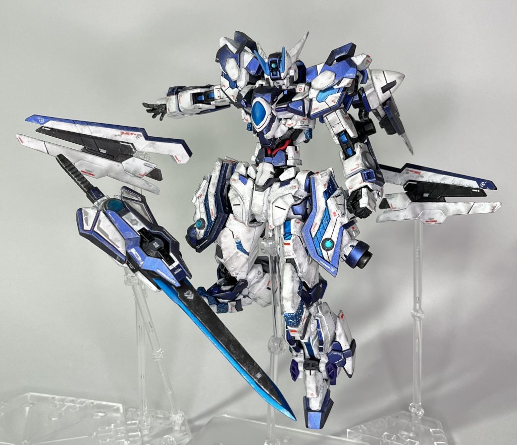 ・GNガンビットエアリアルとルブリスのガンビットを組み合わせ、GN粒子に対応させたもの。ひとつはGNガラティーン用の鞘として機能している。パーメットとハロの同期によって操作性が向上し、合体させることで高出力のビームを放つ。またGNガラティーンを収納したままガンビットを飛ばすことも可能。