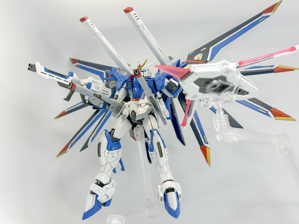 ハイマットフルバーストは、やっぱりカッコいいですね。各種にディテールを追加したり、塗りわけを頑張った甲斐があります。