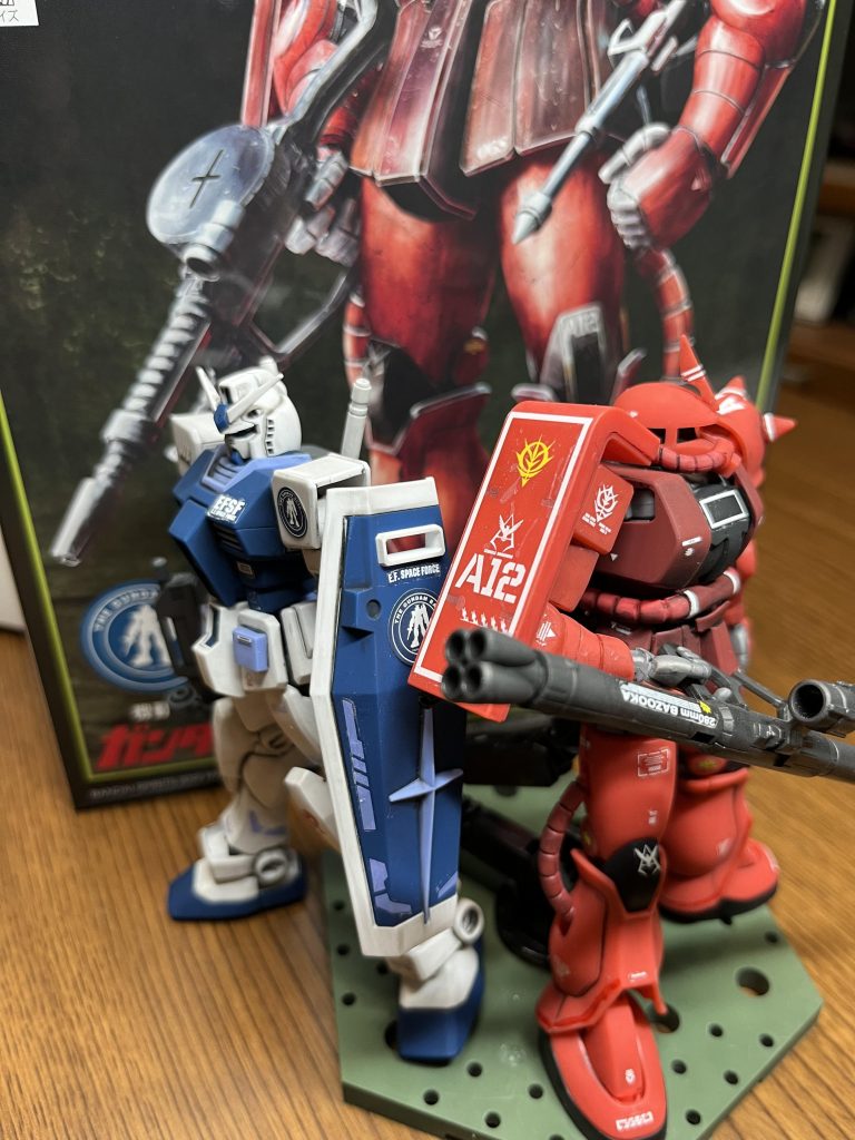 ついでにガンダムベース限定のEGガンダムも一緒に簡単フィニッシュしてみました。なかなか無塗装でも良い感じに仕上がりました。