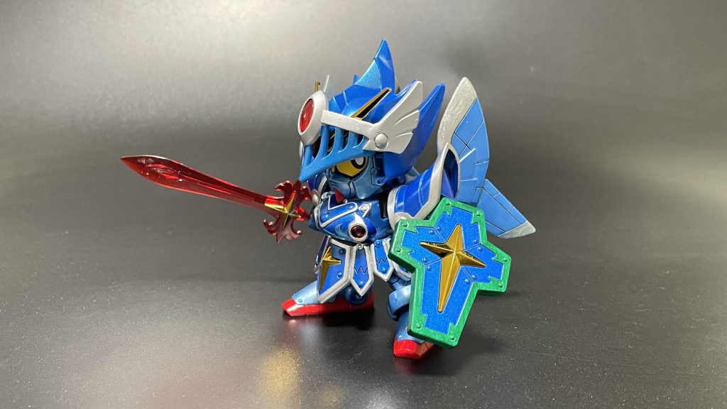 兜の塗装が剥げたのがショック…バイザーの羽の根元だけパテで加工しました。