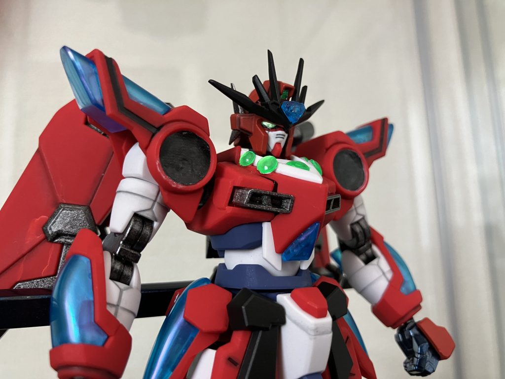 肩は可視光線下では文字は見えない目はHアイズ裏にアルミテープ貼ったものを接着センサーにはアルミテープに蛍光緑を塗ったものを貼付