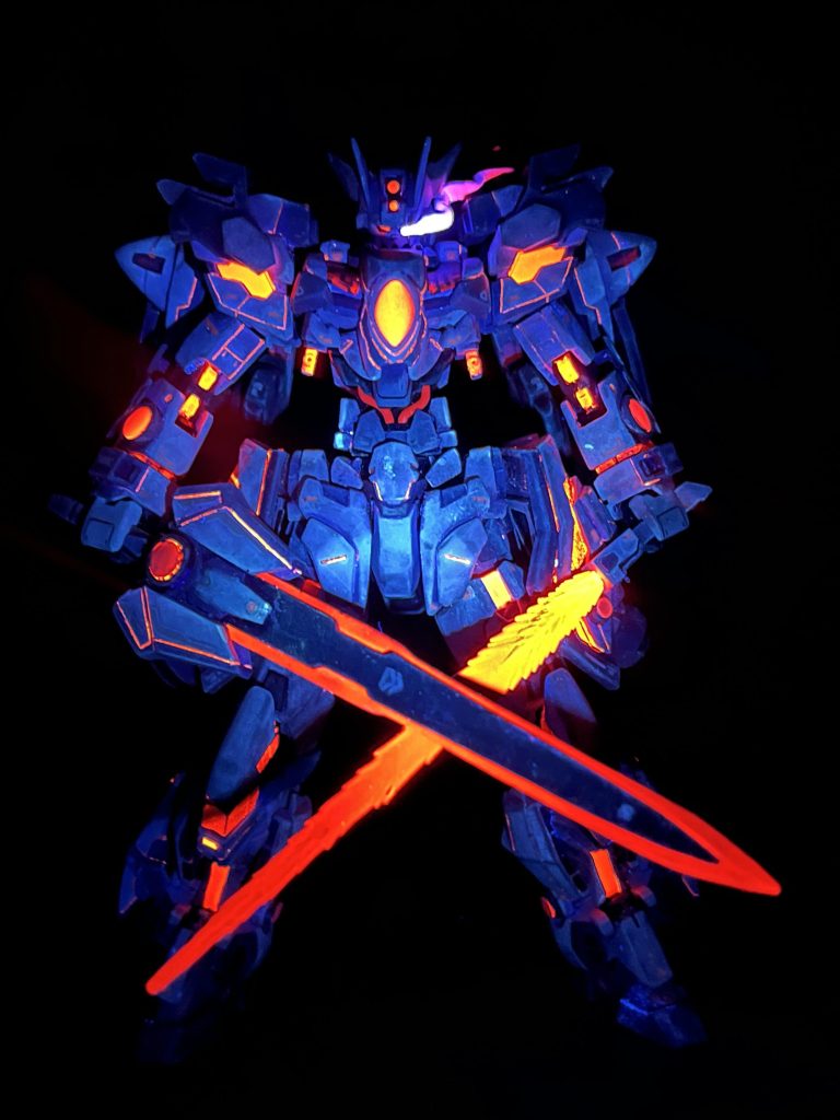 ・TRANS-AM ALTERNATIVEオルタナティブシステムを起動した状態でトランザムを発動することで発動可能となる限定的な特殊モード。オルタナティブのスペックに加えトランザムの出力が合わさることで強靭な破壊力とパワーで戦場を駆け抜ける。