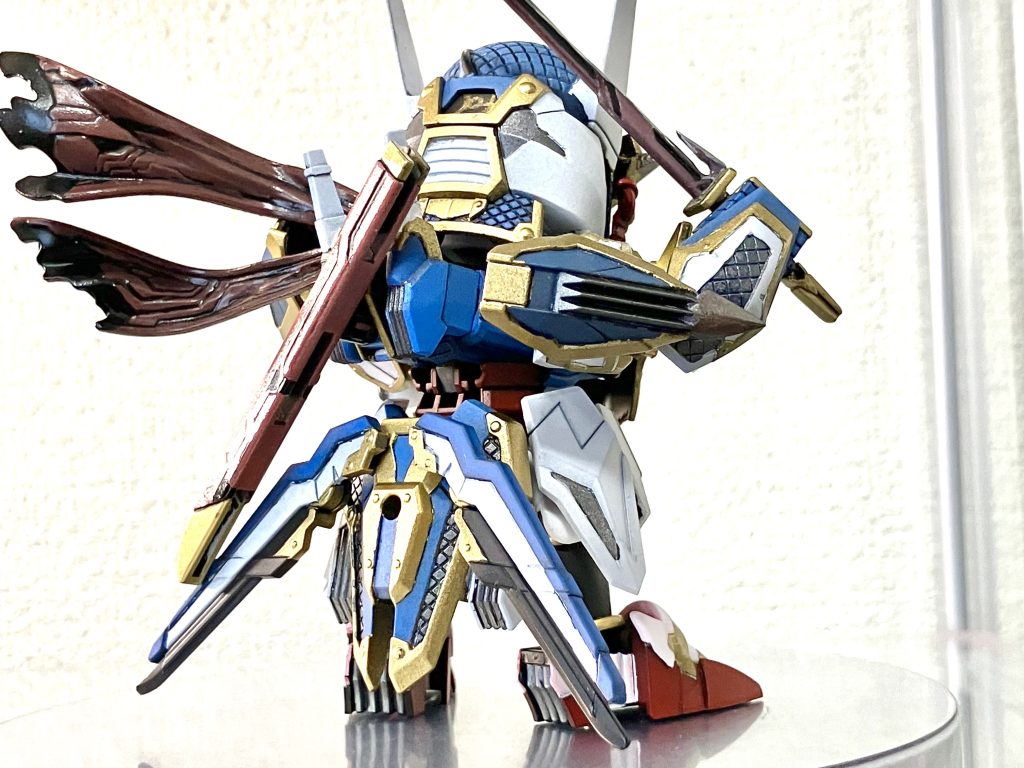 続いて5。鞘や刀身も色が変わります。後頭部にはスレッタの髪留めを模した水星マークをさりげなく入れてます。