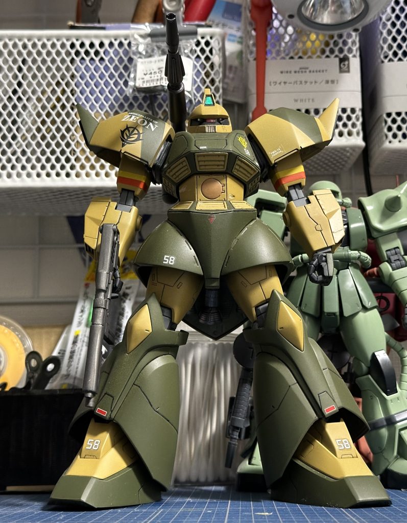 フロント正面腕部はジェットエンジン。旧MSVキット(1/60)の箱絵仕様。