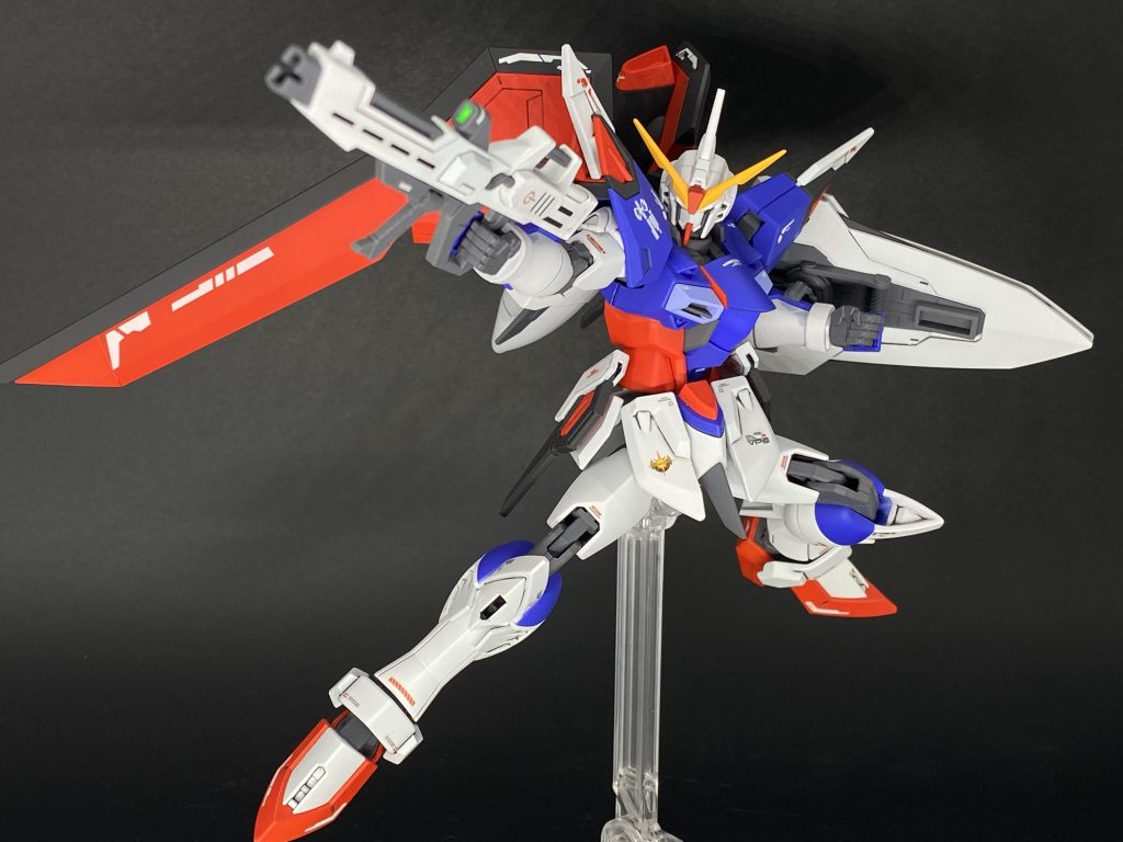 塗料はNAZCAをメインに使ってます。発色具合が良く、ヒロイックな雰囲気になってくれました。