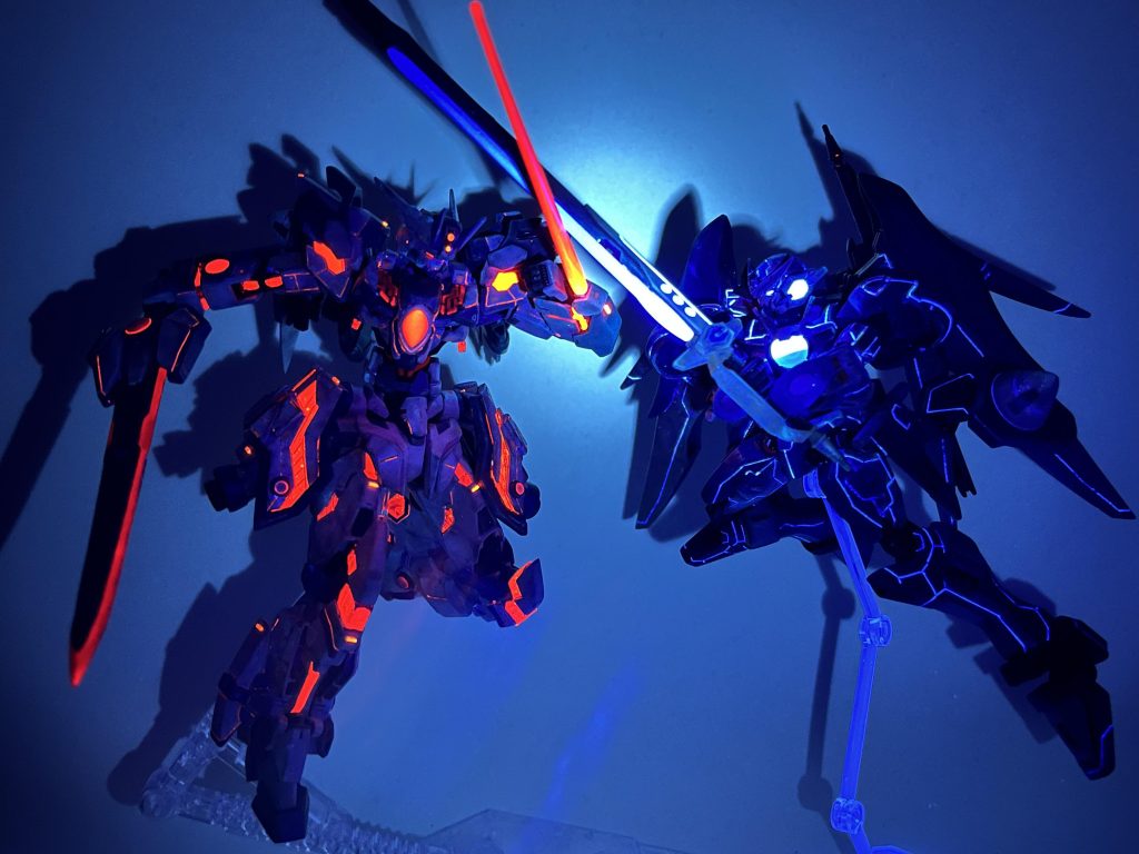 最後は両者発光させて✨️こう見ると赤と青で対になってるようでカッコイイですねぇ(*´ω｀*)使った機体は多分本体だけで15種類以上使ったと思います全部当てられたら凄いですよ〜♪(ΦωΦ)とても時間はかかりましたが、どうにか今回もラスグアガンダムを完成させることができてビルドコンにも滑り込みで間に合いました笑実はこのMk-III、武装がまだあるのですがそれはまた近いうちに…そういえばMk-IIも前のビルドコンに出していたような…今回はどうなりますかねぇ🤔とまあ、語りたいことがまだまだあるのですがそれはまた別の形でやろうかと考えています(*^^*)では次の作品でお会いしましょう！ここまでご覧頂きありがとうございました‼️✨️それではまた！( ´ ▽ ` )ﾉ( ´ ▽ ` )ﾉ( ´ ▽ ` )ﾉ