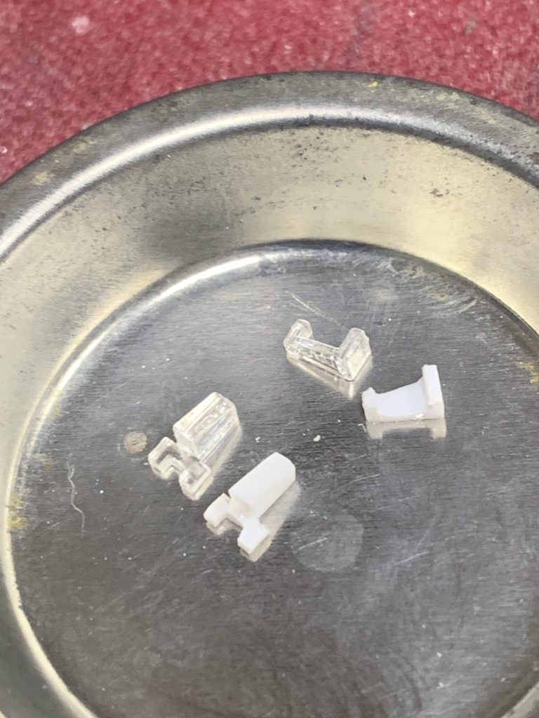 無くしたパーツを予備機のパーツを参考に制作。予備機のパーツを使うとそっちが作れなくなるので、結局自作しました。予備機という名の積み百式は、ちょっと違う塗り方で制作予定ですがいつになるかは不明です(笑)