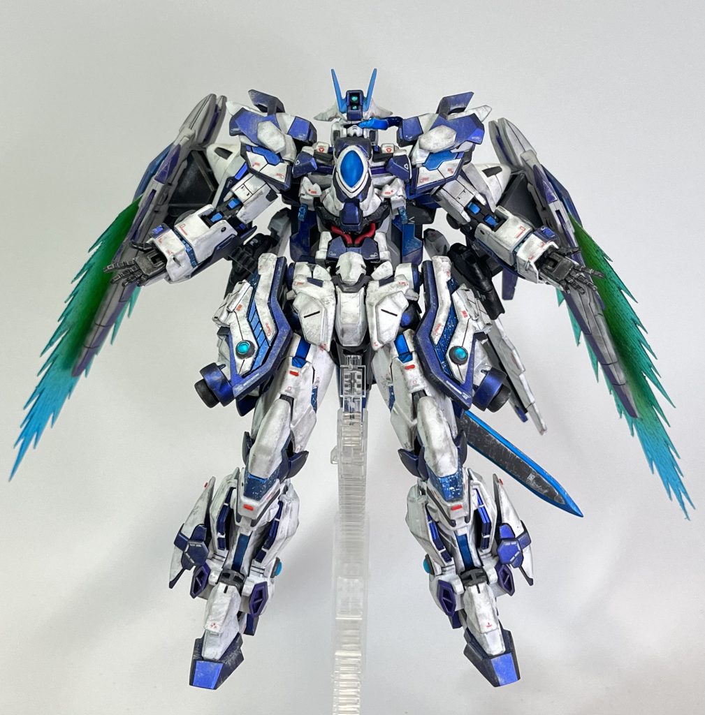 ・トランザムバースト･ゼロオーライザーと合体した状態でゼロシステムの併用によって発動するシステム。高濃度GN粒子空間を形成し、ゼロシステムによって搭乗者の自機の撃墜を嫌でも見せられる現象が発動者を除く領域内の全員に共有される。耐えられない者は戦意喪失、耐えられた者も見たくもない自機の撃墜宣告を受け、やられる前にやろうと必死に群がる悪夢を意図的に引き起こす。オーライザーによってその領域は格段に広がり、戦場に混沌を巻き起こす。と、作品紹介は以上となりますいや、本当にここまで長かったんです( ˊᵕˋ ;)💦作り始めたのは確か一昨年の秋頃だったような🤔覚えてる人いるかな…最初肩幅がゴッッッツいへんちくりんな機体だったんですよ？あれも元にした奴があったのでああなった訳です語ろうとすると長くなりすぎるので端折りますが…ですが1年間煮詰めに煮詰めた結果過去最高の出来と呼べる物が出来て非常に満足しています( ¯﹀¯ )