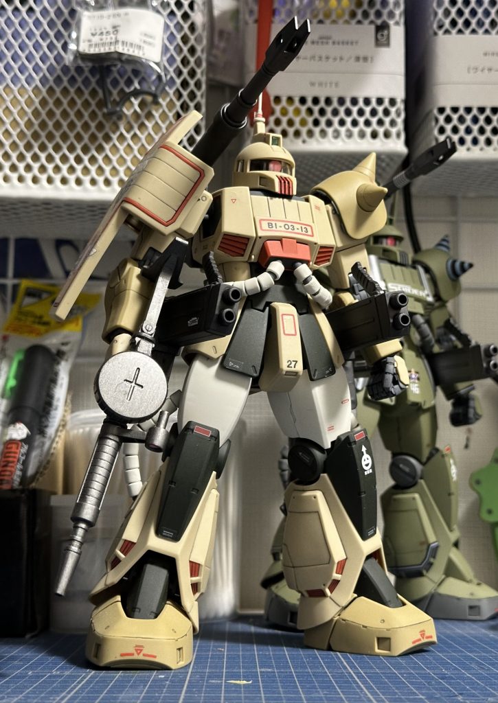 フロント右側ザクマシンガン・ビッグガン装備