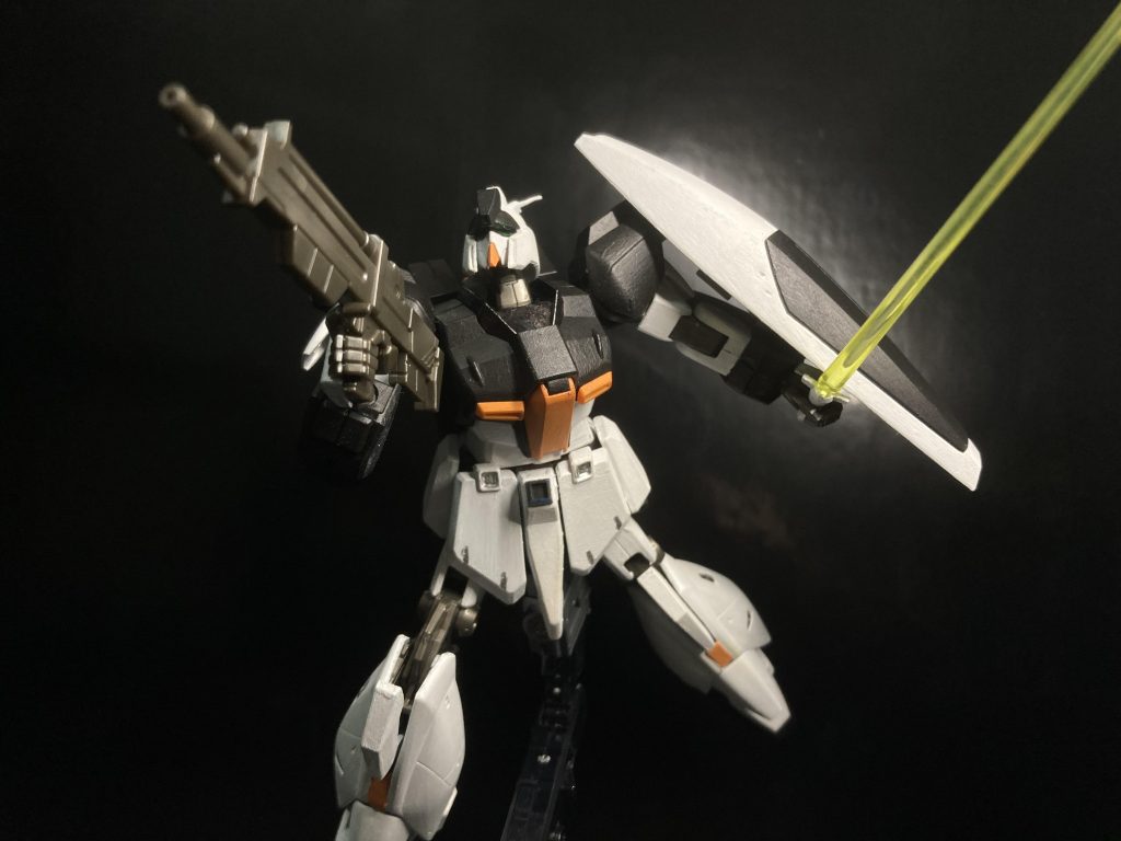 白と黒に差し色オレンジこのカラーリングはνガンダムを意識してます!