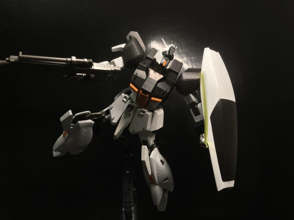 このカラーリングは僕が好きなだけでνガンダムは意識してませんよ…?