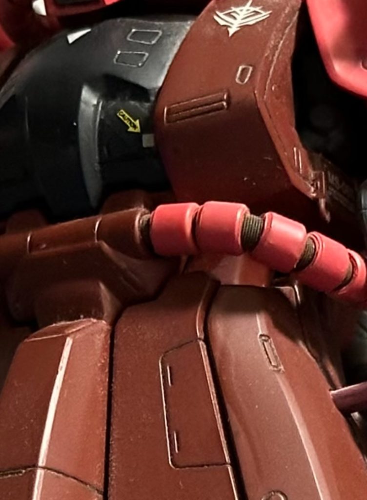 30年ほど昔に制作したものですので、制作途中の写真画像なんてありません。今みたいにスマホやケータイで気軽に写真撮れた時代でもなかったし。とりあえず基本工作して、ラッカー系塗料で筆塗り、エナメルのブラックでスミ入れ。調色は説明書通りにちょっぴり自分の好みを混ぜてます。が!何を混ぜたかは記憶にございません。