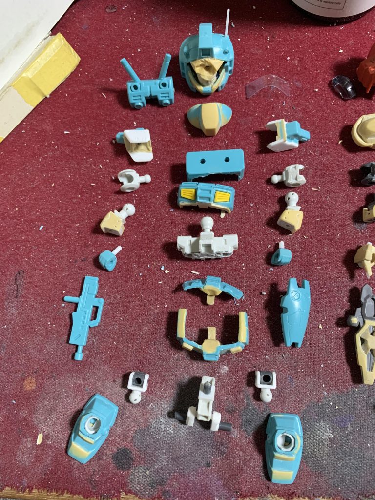 パーツ全図です。画面端に見切れてるのはエアリアルのパーツです。同時に作ってたので見切れました、すみません。