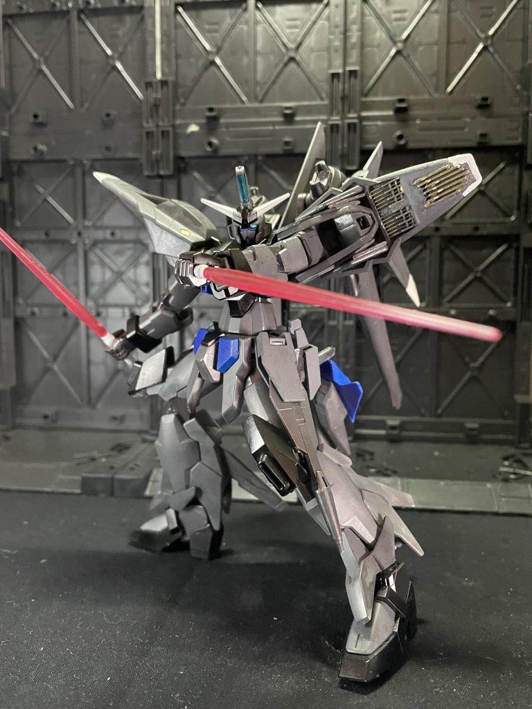 セイバーガンダムの性能を強化・発展することを目的として製造された機体