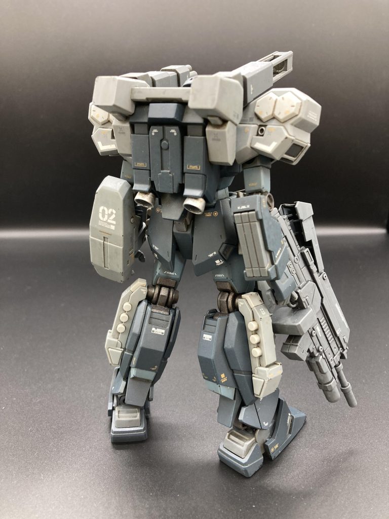 成形色の上から、ウェザリングカラーでスミ入れ・フィルタリング、リアルタッチマーカーで細かい汚れを書き込んで表情を出しました。