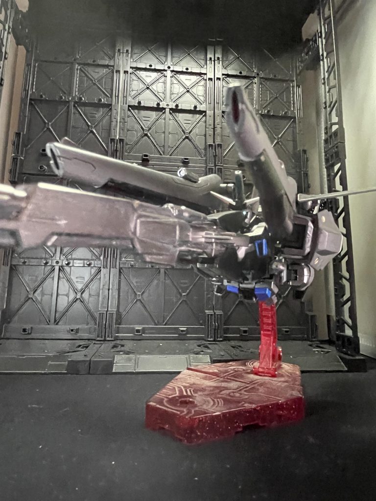 後になって気付きましたが、ライフルの下に盾を付け忘れてましたw下から見ると何となくミーティア感ありますね