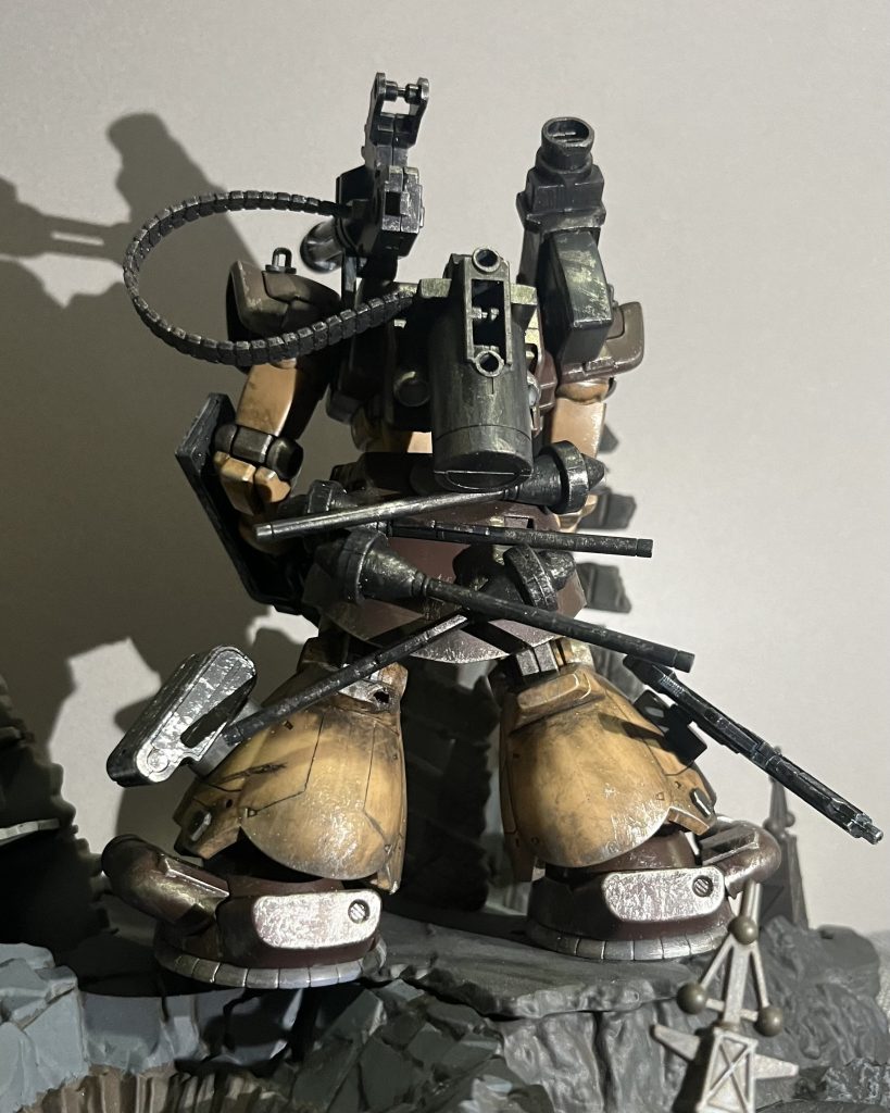 腰アーマーにガチャガチャとマウントされた、シュツルムファウストがツボです。左足にはバズーカのマガジンをマウントしてます。