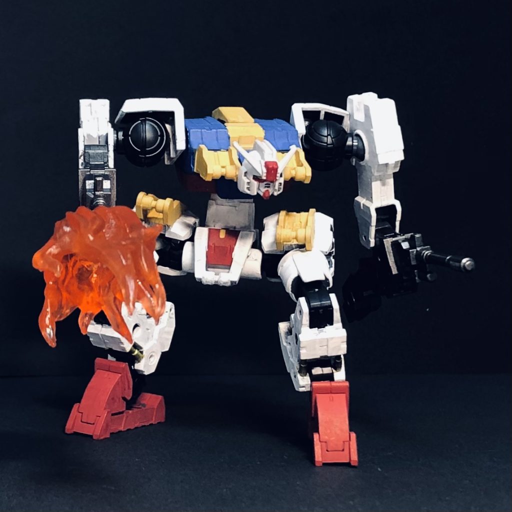 一応フェス参加機体なので妄想設定をば😅RX計画の選に漏れたオムニ社が、メンテナンス中のガンダムをリバースエンジニアリングすることでデッチ上げた自律型制圧兵器。型式No.ED-2099（エドツーオーダブルナイン）オムニ社がカネミツグループに買収されて以降は、「ジオン兵殲滅」を最優先コードにしたカネミツの私兵に変貌してしまっている。弱点は階段を降りられないこと『銃を捨てろ。20秒だけ猶予を与える』