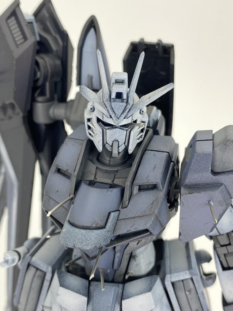 なるべく本編通りになるようダメージ加工、グラデ塗装、ウォッシングを施しています。ニードルは0.55mmアルミ線を使ってます。太すぎず細すぎず、いい塩梅です。