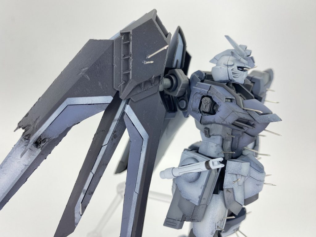 ウイングやレールガン等、派手に破壊してます。ねじ切り、ニッパー、ノコギリを破壊され方によって使い分けてます。