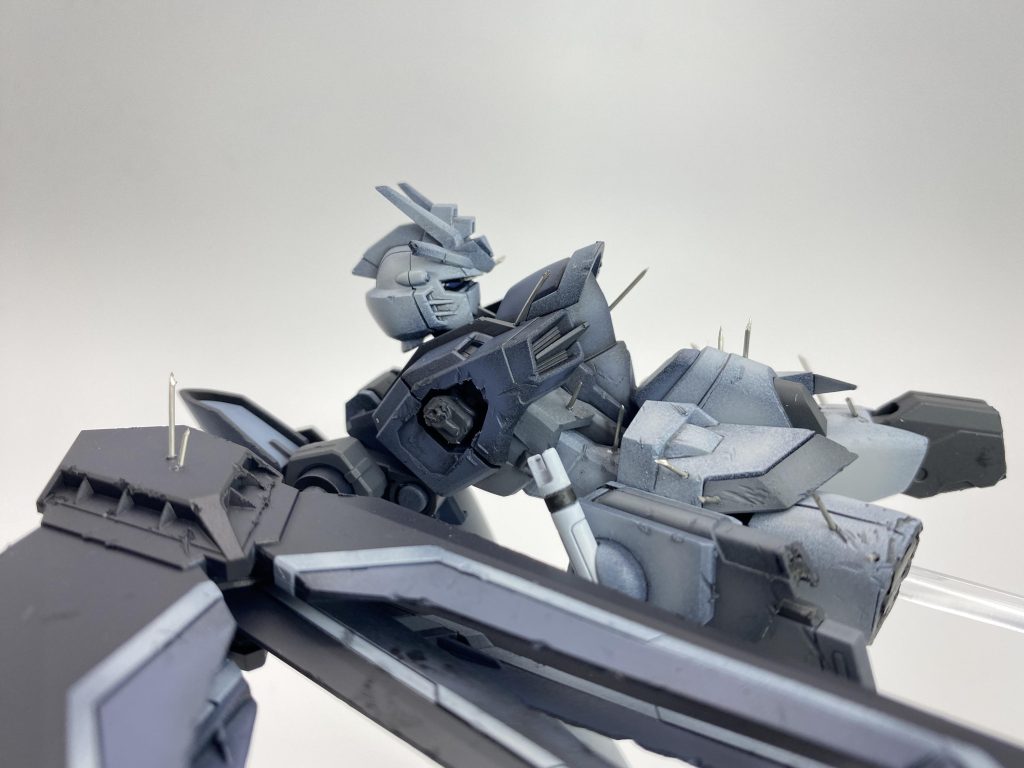 一部パーツを付け替えることで、ギャンに四肢切断された状態に換装できます。オバブプレイヤーなら見覚えある状態じゃないでしょうか。