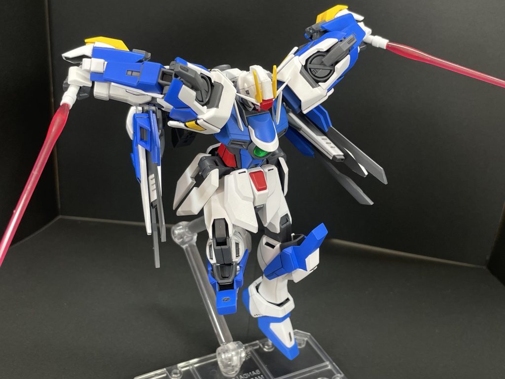 スカイフリーダム本体の携行装備であるGNラケルタビームサーベルも問題なく使用可能。