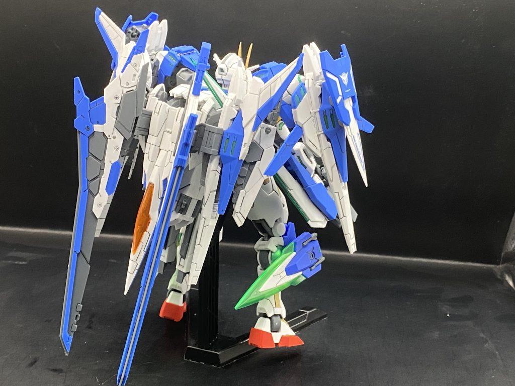 全身を前後からザンライザーのサブアームはエリクトが操作して戦闘補助を行えるという設定です。ミオリネは戦闘センスはないので出力制御系のを担当しています。