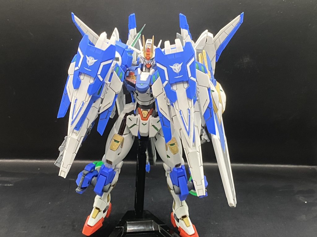 防御を固めたアーマー形態。まずはこの形態で対象の説得を行いそれでも応じない場合は鎮圧するみたいな設定で考えました。そのためにオーライザーもミキシングしました。