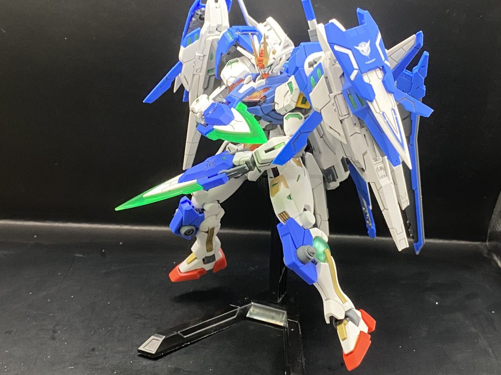 対象の大きさに合わせてカタールで切り刻んだりします。