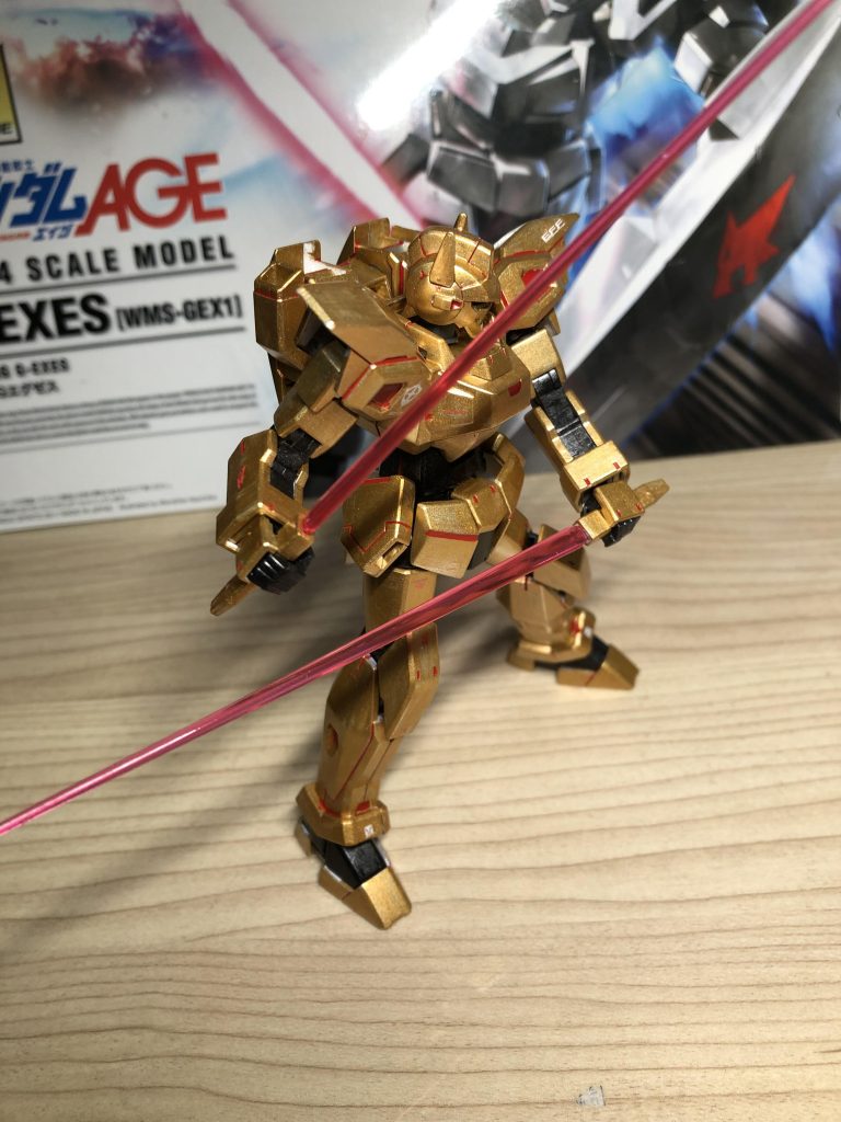 スミ入れを赤のエナメルで金に赤好きなので笑