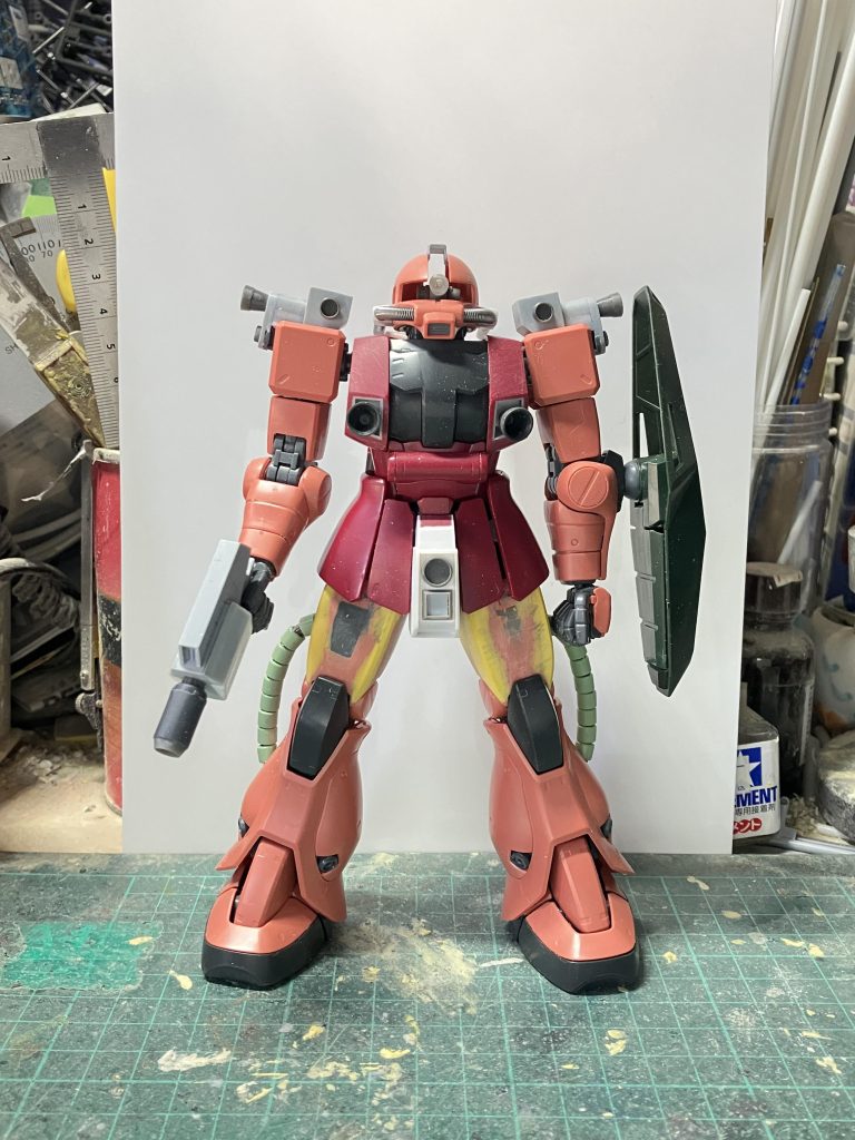 当初ザク強行偵察型を進めてましたが、作業中に上手くいったから急遽予定変更して頭部とバックパックを追加してザクフリッパーにしました〜