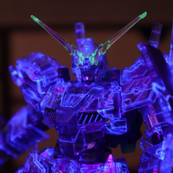 フルアーマー・ユニコーンガンダム(デストラクションモード) シルバーゴールドメッキフレーム/メカニカル透明 蛍光処理