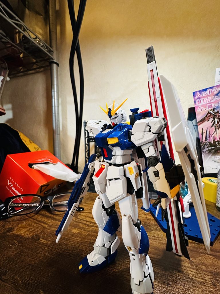 ただ、今回自分の購入しした物のみなのかな?と思いますが、足の甲足首部分のフレームパーツはめるのが凄く恐ろしくなりました。無理にはめ込もうとすると白い線が浮き出て破損しそうなので注意が必要です。軽くヤスリかけしてはめるかにしないと大変です。