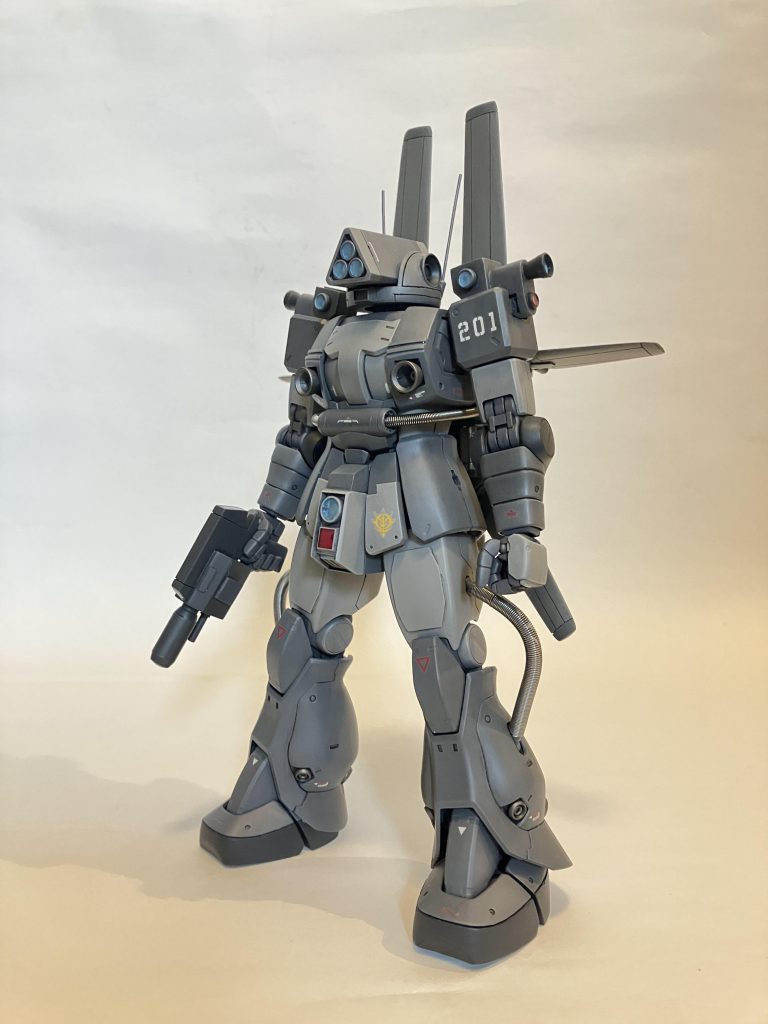 カメラレンズは設定通りに、ちなみにザク強行偵察型とは肩のカメラレンズは逆になります♪動力パイプはスプリングで、むき出しタイプに