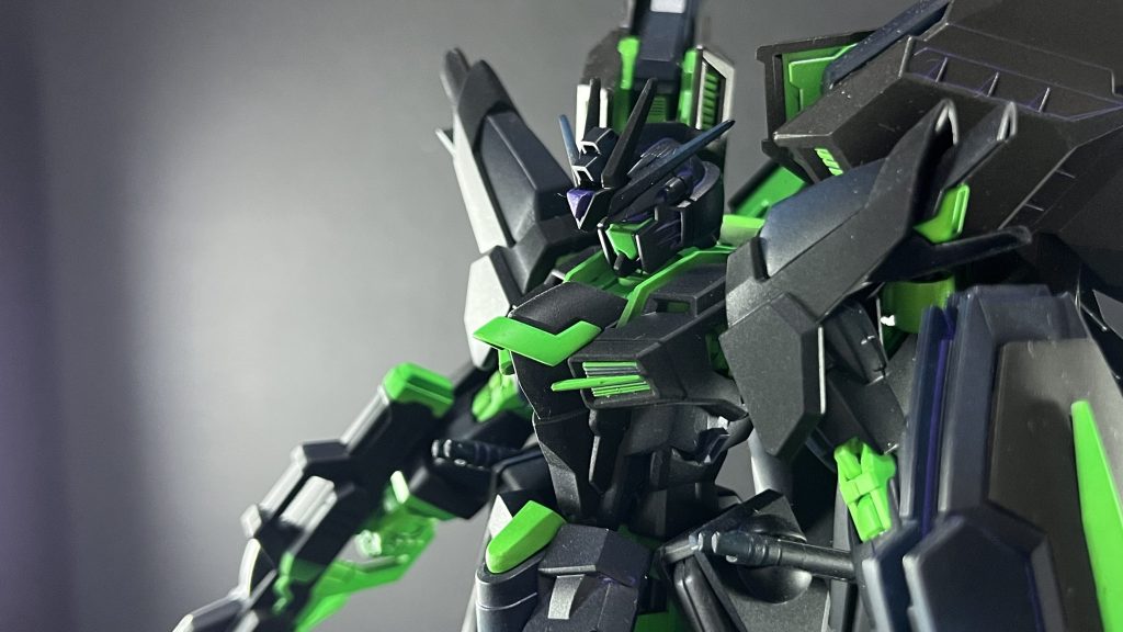 全く違う色で塗装してイメージをガラッと変えてみました。グリーンとネイビーの組み合わせが思いの外格好良くて気に入っています。