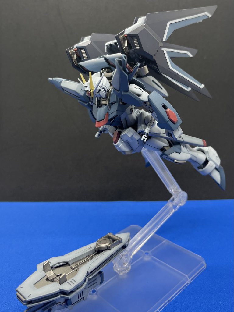 シールドが一番改修した箇所です。プラ板、プラ棒で加工しています。 持ち手を作り、レーンに沿って上下にスライドします。MS時は上部、MA時は下部へスライドします。