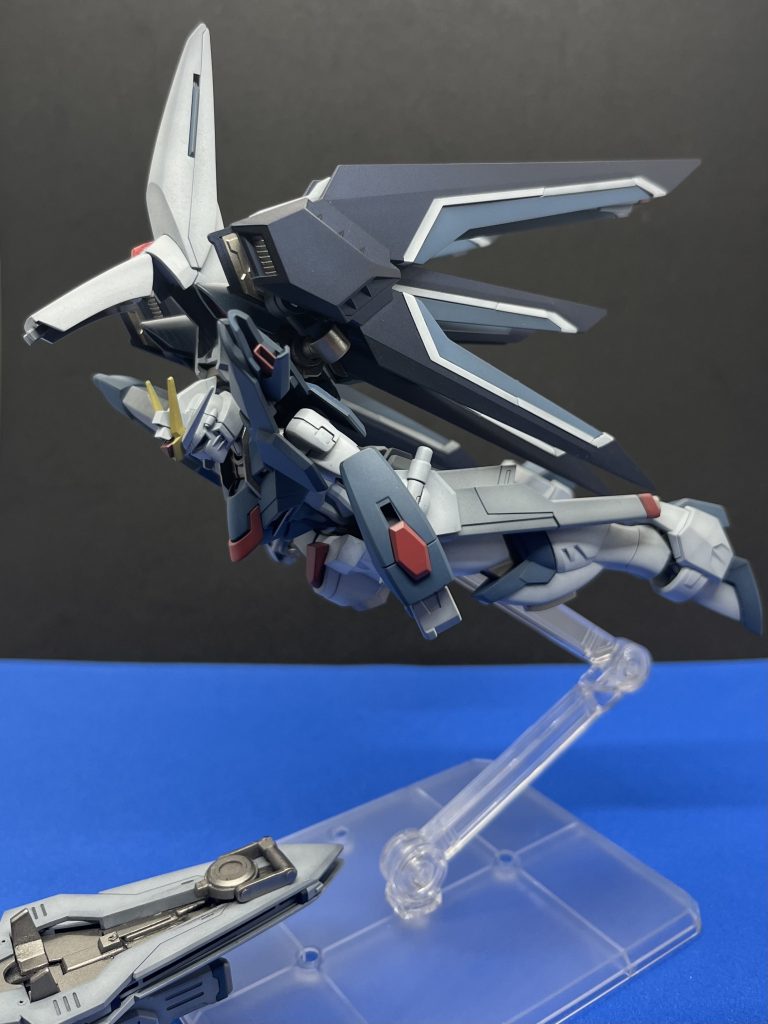 機首は前後にスライド、カバーを独立させ可動するように加工しています。