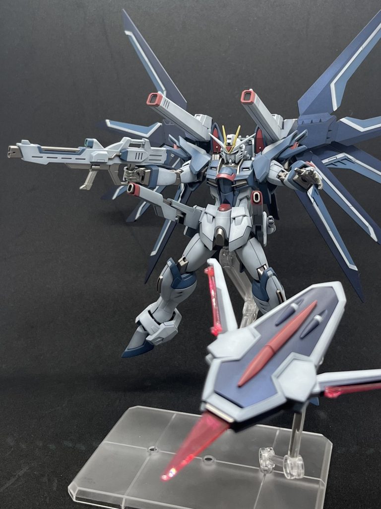 ハイマットモード。シールドのレーン裏に3mm穴を用意してスタンドに接続しています。ジョイントパーツなしにディスプレイできます。