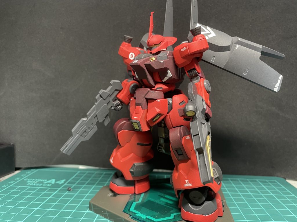 MD-0031UL/R nein ディランザR9ディランザ•ソルをベースに改造されたガンプラ。上半身を集中的に改造し、カラーリングを変更したことで、原形機の印象はほとんど残っていない。汎用性の高い装備を搭乗者が効果的に使うことによりスペック以上の性能を見せる。