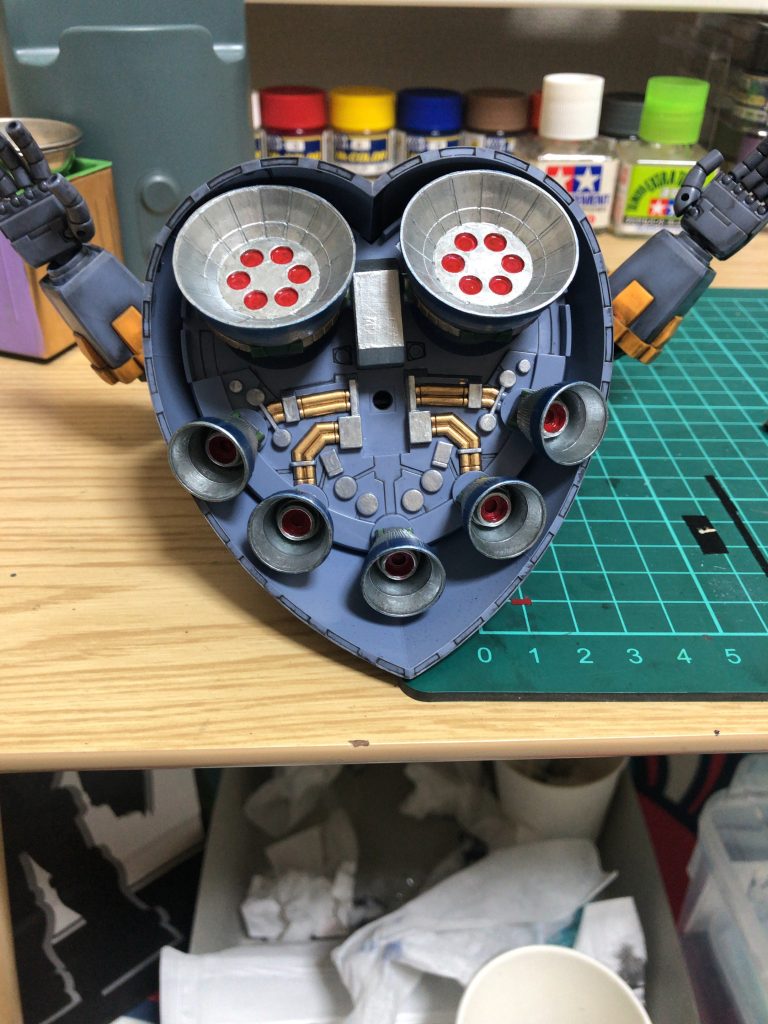 特にバーニアの塗装を頑張り、シルバーを塗ってから水星のクリアレッドで塗り分けました。最近はこの方法が好きですね。