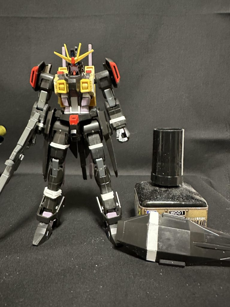 腕の接続部が気になるため、胸パーツをプラ板で1ml延長しています。胴体を4ml延長したので、盾も4ml延長しました。